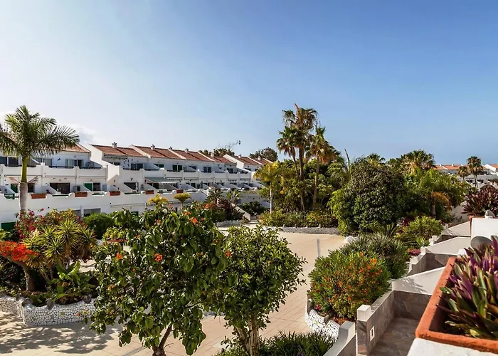 Blue Waters With Heated Pool Apartmán