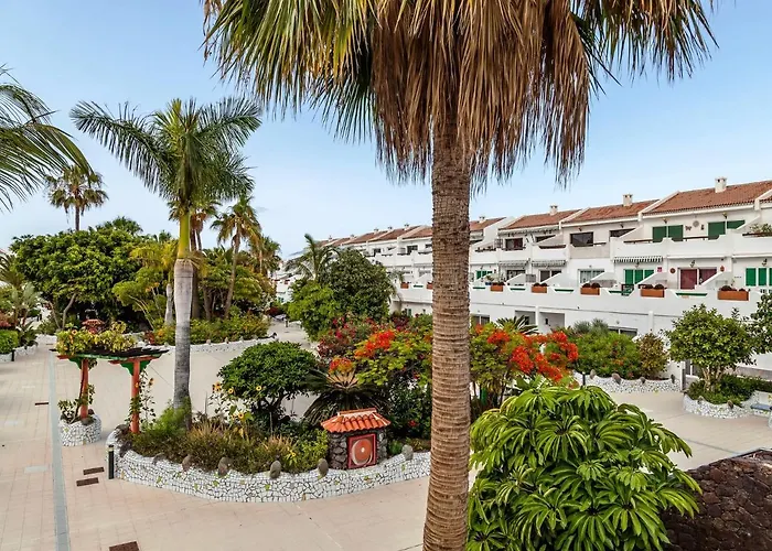 Blue Waters With Heated Pool Apartmán